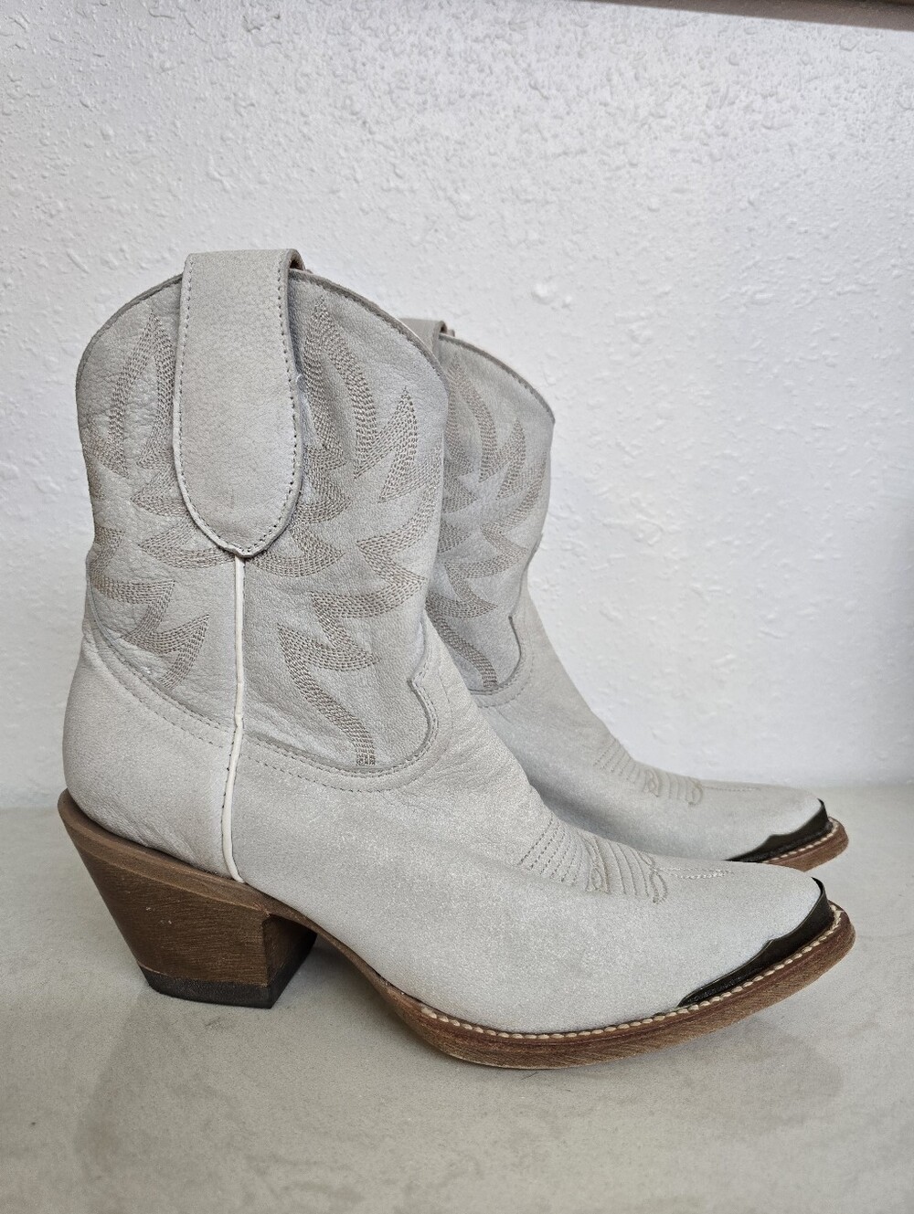 Idyllwind Gray Suede Short Western Cowboy Boots Pointed Toe Size 6.5 - Picture 2 of 5